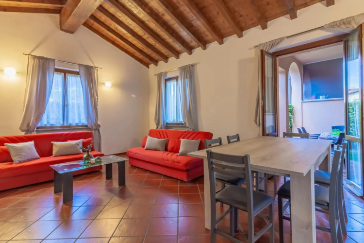 Ca' Mia in Menaggio with 3 bedrooms and 2 bathrooms
