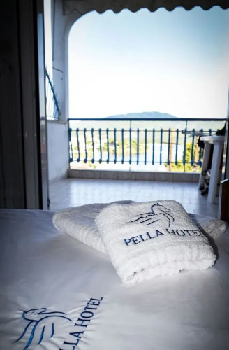 Pella