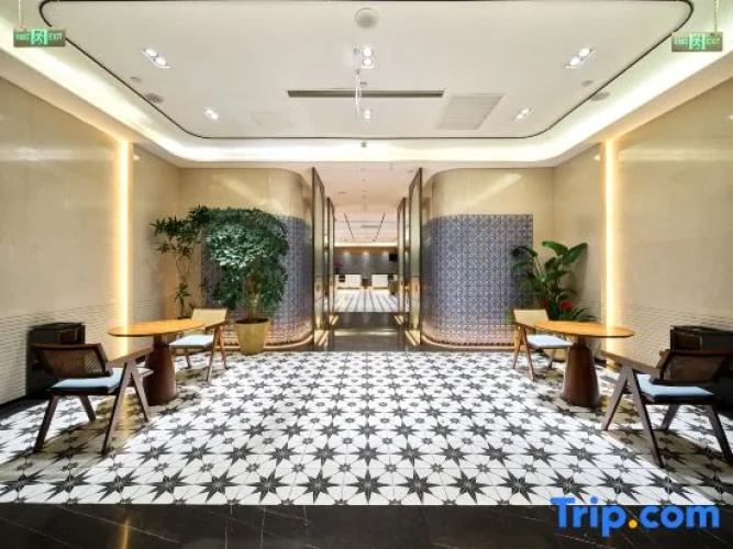 Wuduo Lanyue Hotel (Baoding Military Academy Square Hebei University Store)