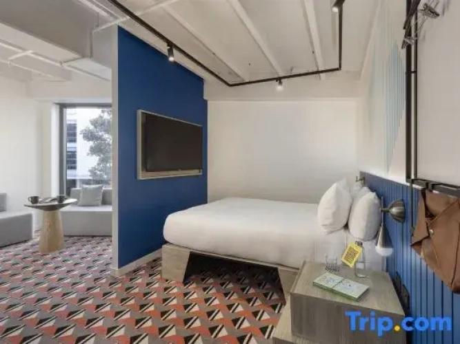 Standard room with city view
