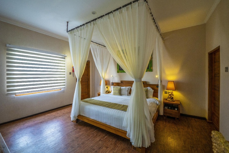 Standard room with pool view
