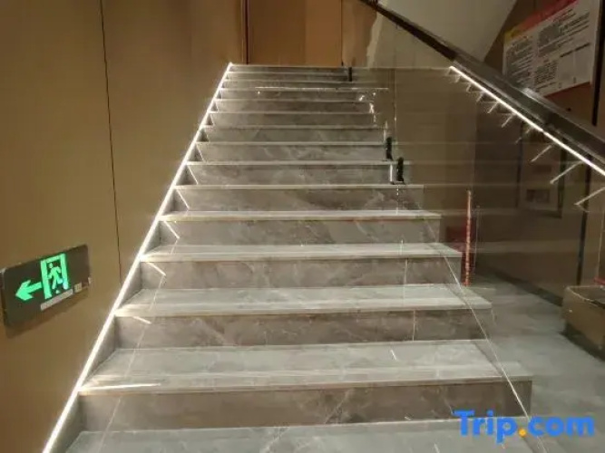 Yaxuan Smart Hotel