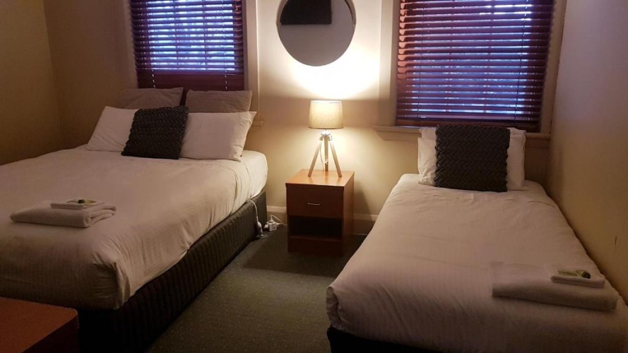 Standard Triple room