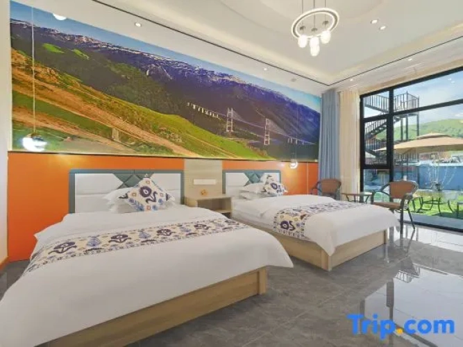Standard Twin room with mountain view