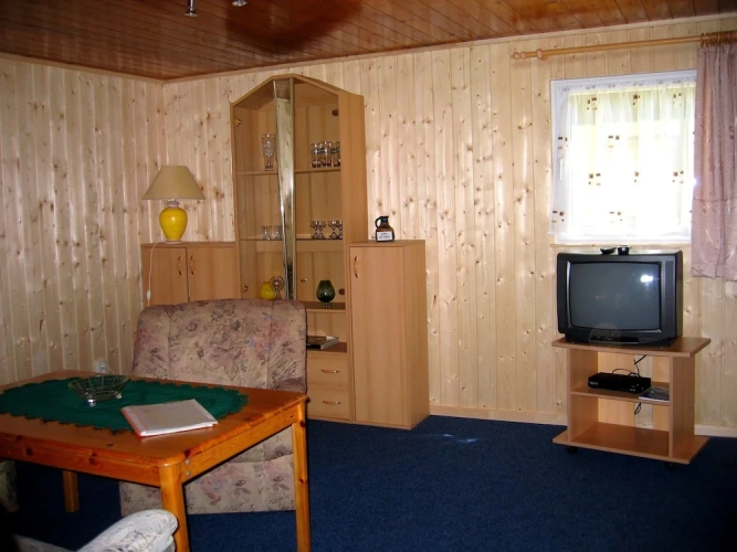 2 Bedrooms Bungalow