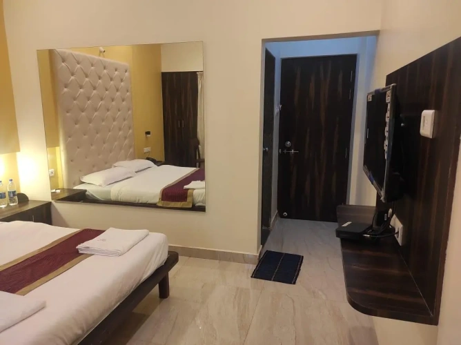 Deluxe Double room with city view