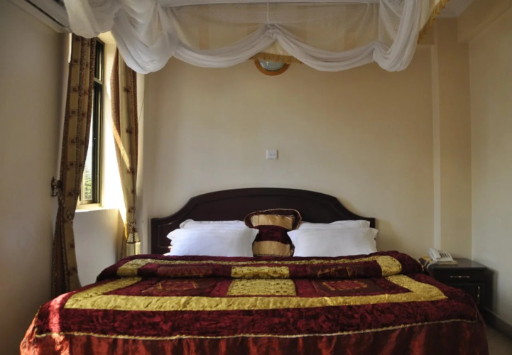Rich Hotel