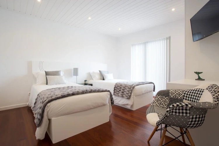 2 Bedrooms Family Apartment with balcony and with partial ocean view