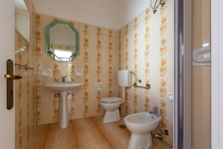Sextuple Apartment