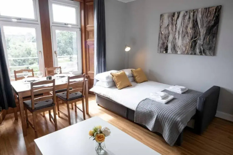 ☆ Bright, Modern West-End Apartment ☆