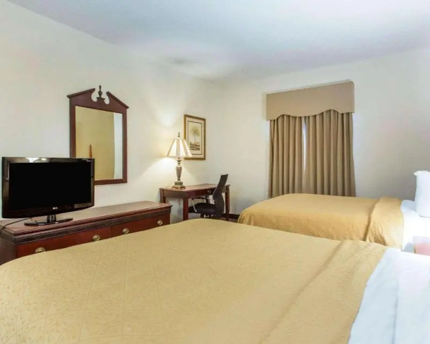 Comfort Inn & Suites Patriots Point