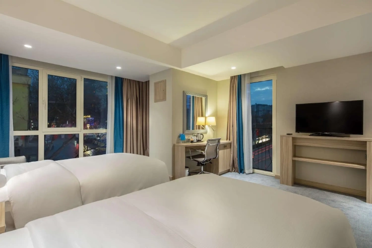 Standard Twin room with balcony