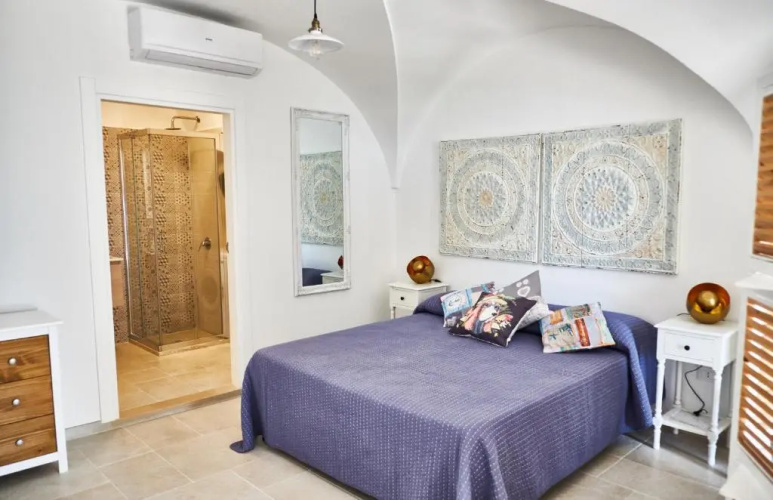 Equorum Prospectus 2 - OSTUNI CENTRO - Guest House
