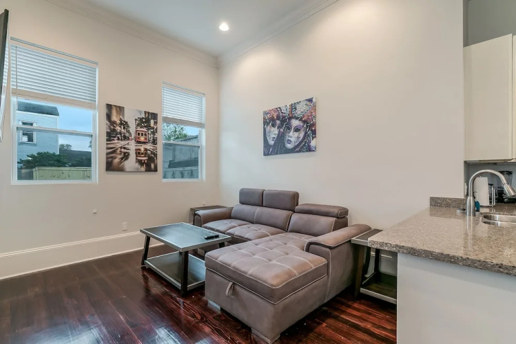 Residences Du Carondelet by Hosteeva