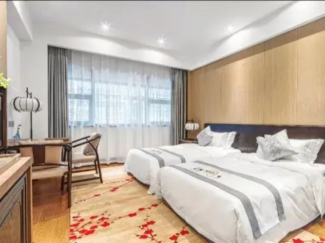 Huayi Hotel
