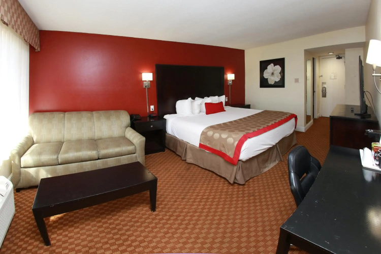 Ramada by Wyndham Fresno North