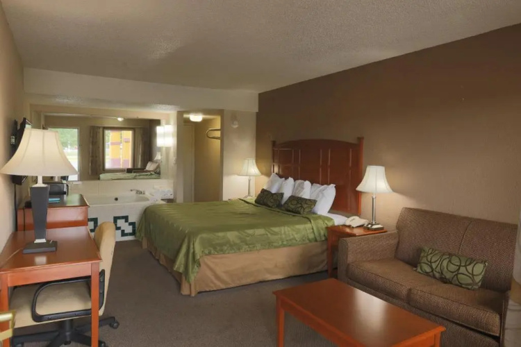 Travelers Inn