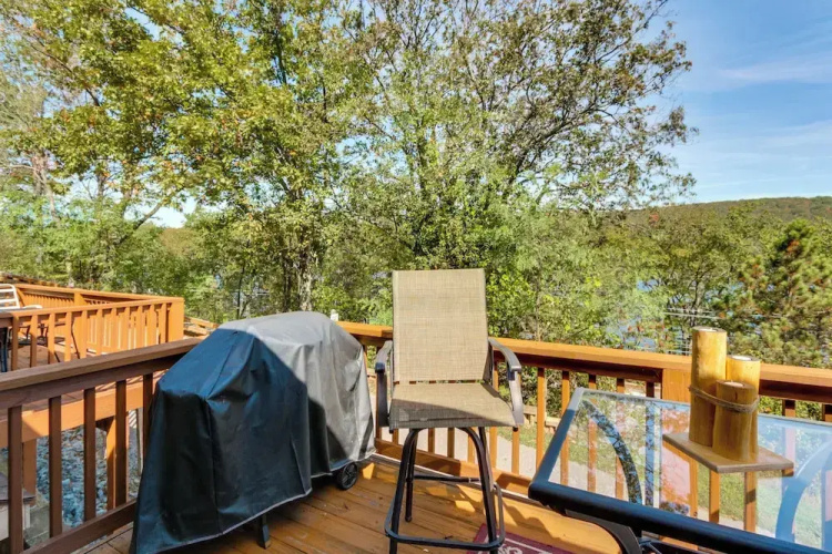 Deep Creek Lake Townhome w/ Deck & Water Views