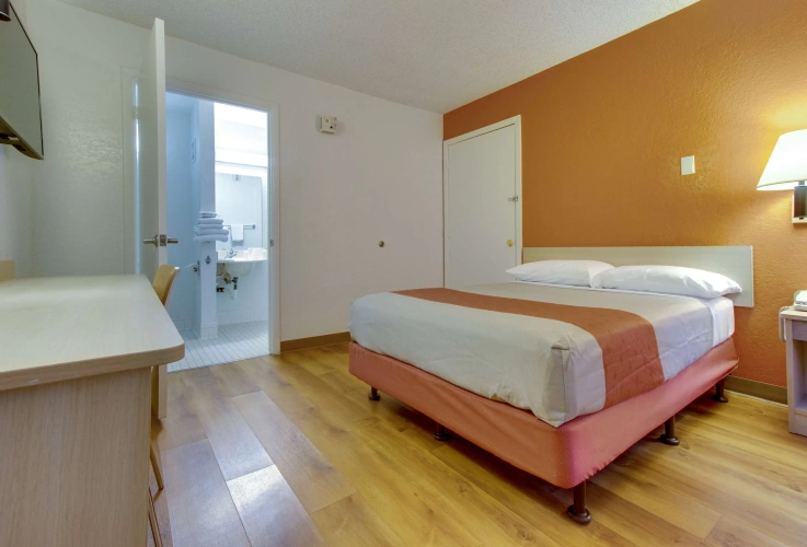 Ada/ri Shower Micfridge Double room