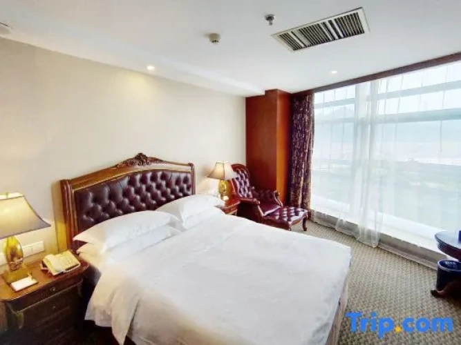 Deluxe Suite