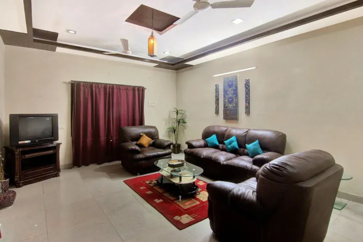 OYO 20009 SilverKey Gachibowli
