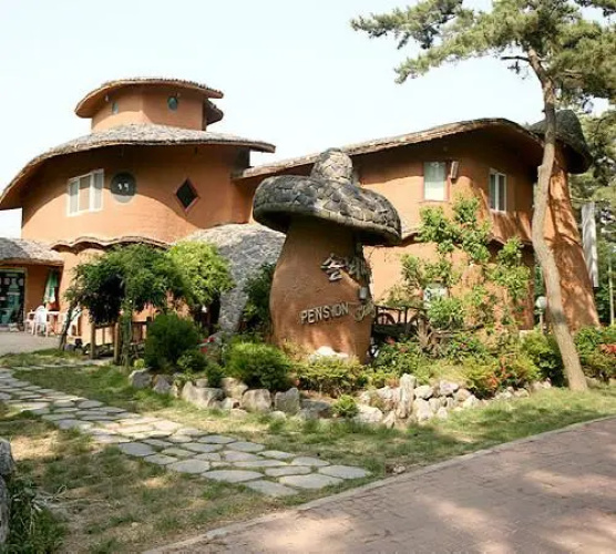 Mongsanpo Solmoimaeul Pension