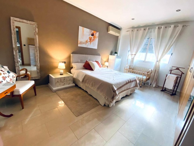 5 Bedrooms Cottage