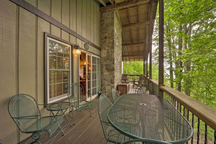 Beech Mountain Escape w/ Mtn Views & Fireplace!