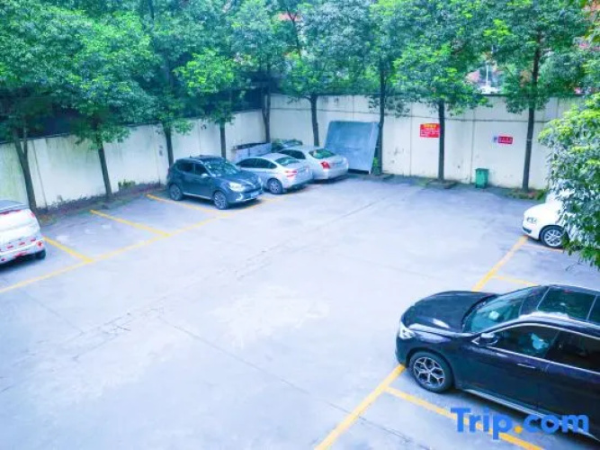 Zhijiang Kelly Hotel