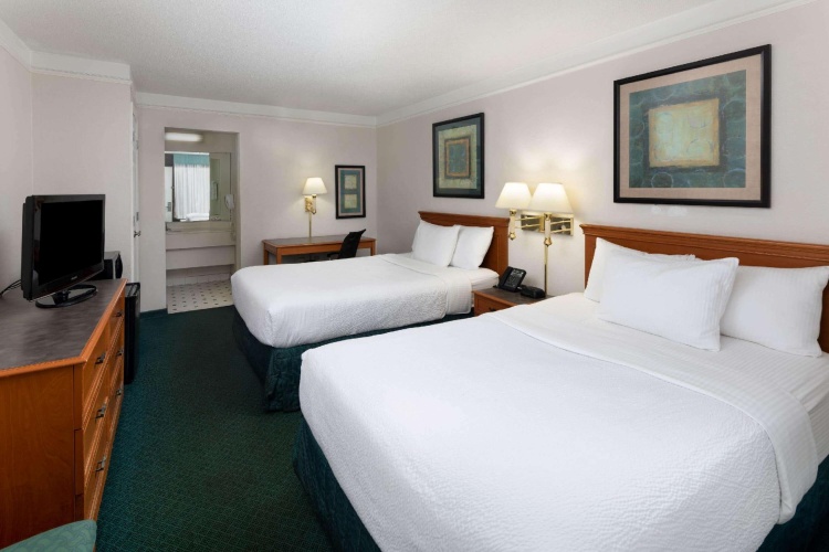 Deluxe Quadruple room