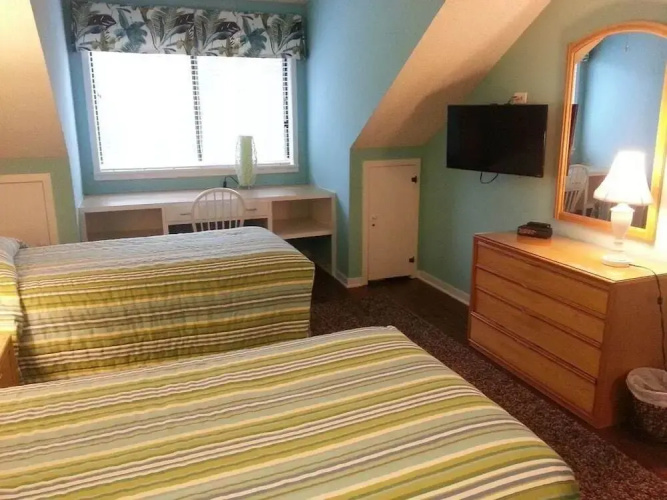 Richmond Park Three-bedroom Apartment 11-D