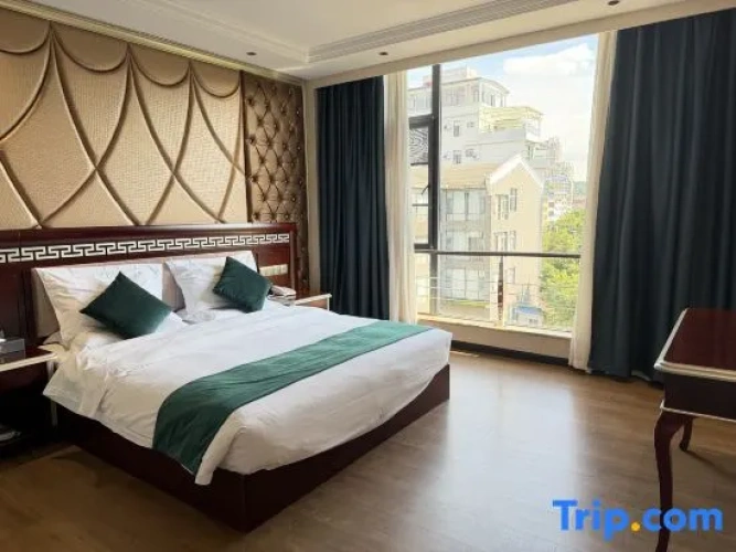 Deluxe Suite