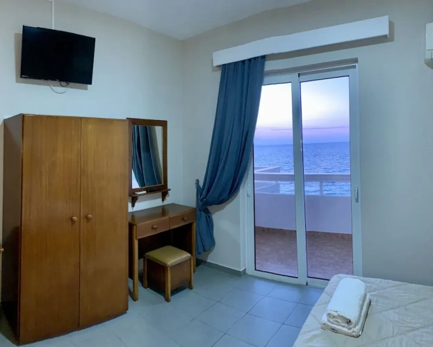 Studio with balcony and with sea view