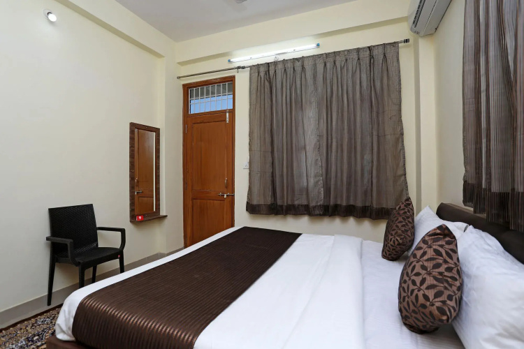 Urvi Apartments by OYO Rooms
