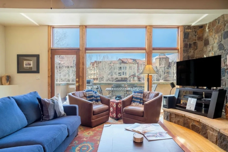 3 Bedrooms Apartment
