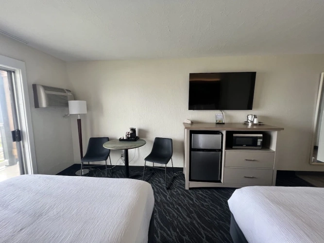 Deluxe Quadruple Basement room beachfront