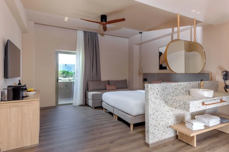 Junior Suite with partial sea view