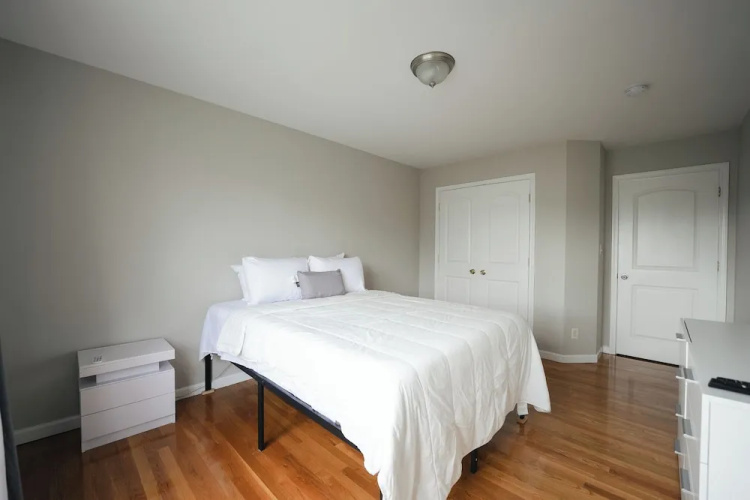 Newark Liberty Gem Brick House - Apt 3