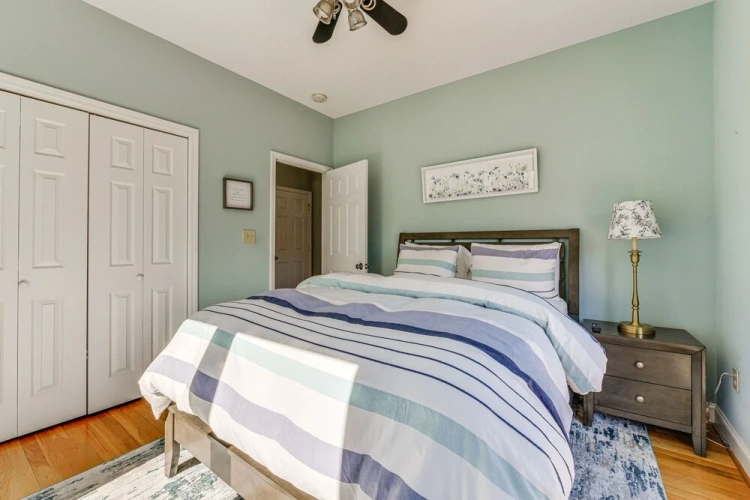 5 Bedrooms Cottage