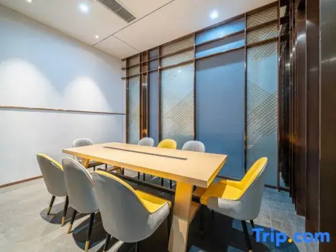 Xingyue Hotel (Nanchang North Higher Education Mega Center Zijing Night Market)