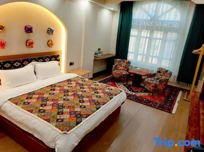 Standard Double room with street view