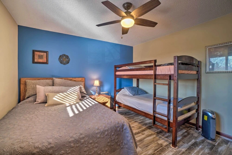 Branson West Condo Rental w/ Pool Access!