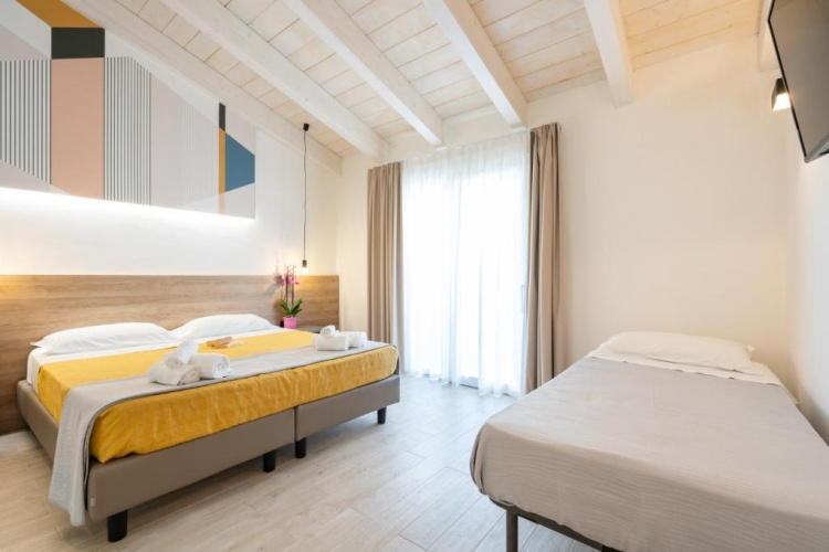Deluxe Triple room