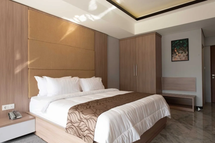 1 Bedroom Deluxe Double room with balcony and with lake view