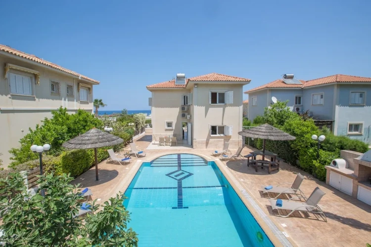 4 Bedrooms Villa with garden view