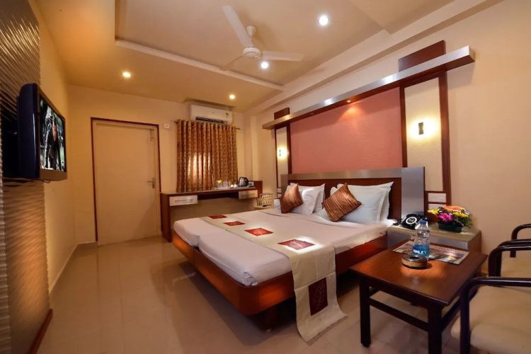 Hotel Navaratna