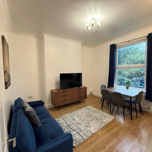 Modern Central Croydon Retreat