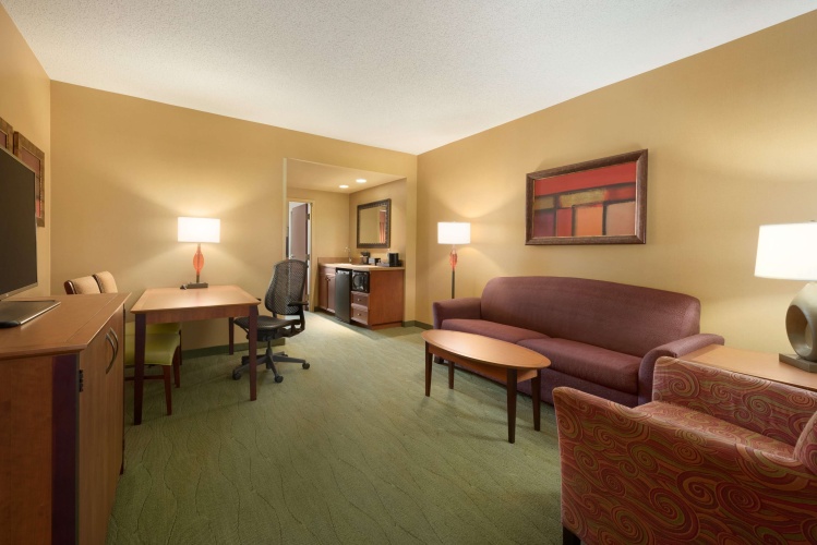Embassy Suites by Hilton East Peoria Riverfront Hotel & Conf photo 8