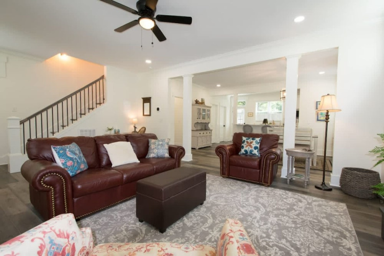 Charming 3br W Balconies Walk To Flat Rock Playhouse - Hendersonville, NC