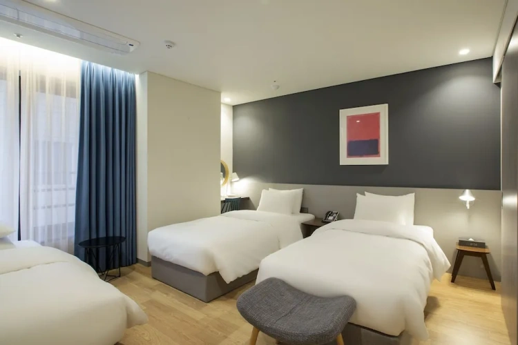 Standard Triple room